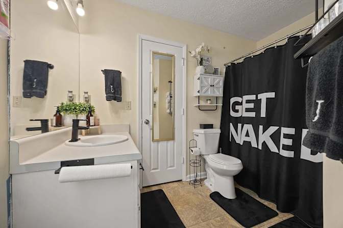 Alcove Rooms's room