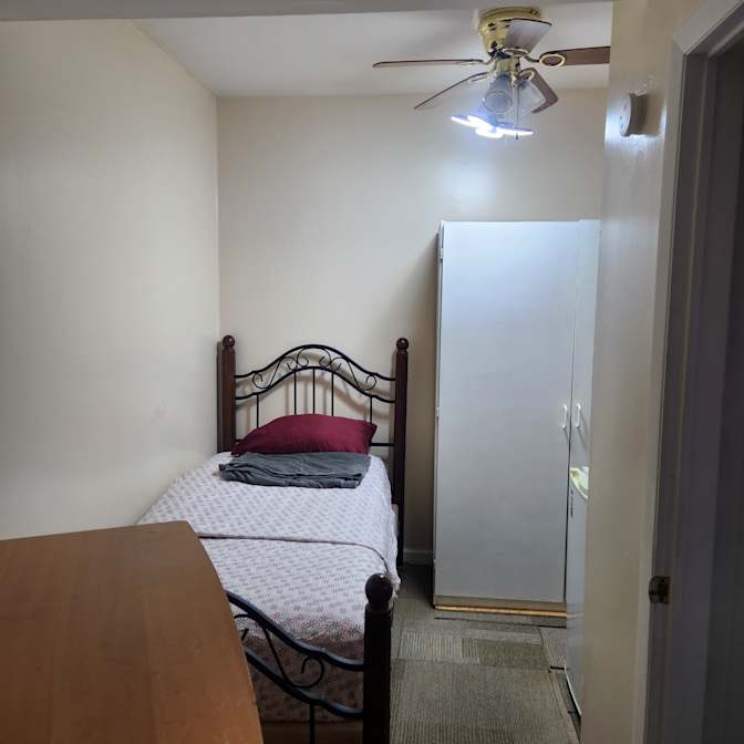Carlos's room