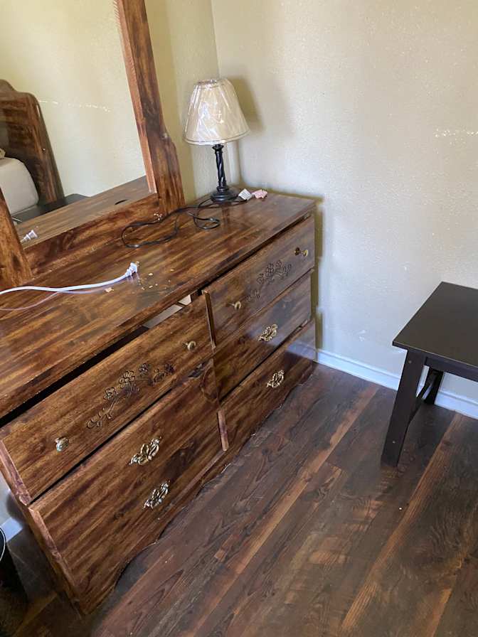 Dee's room