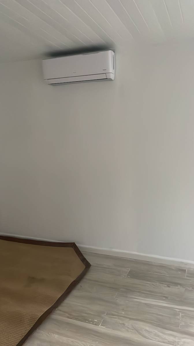 Tomas's room