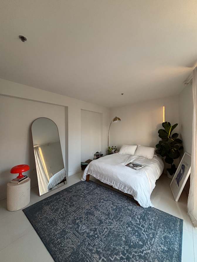 Arielle Elyse Spring's room