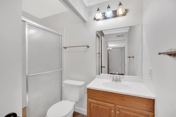 lifedoorrentals's room