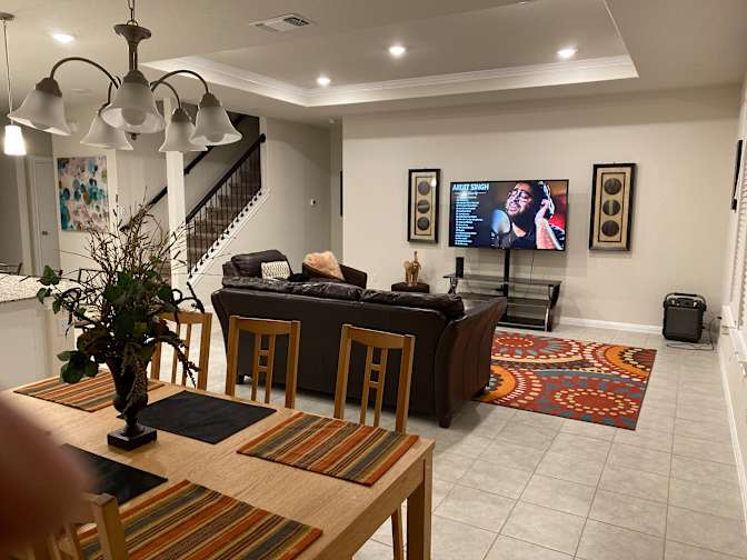Anoop Gupta's room