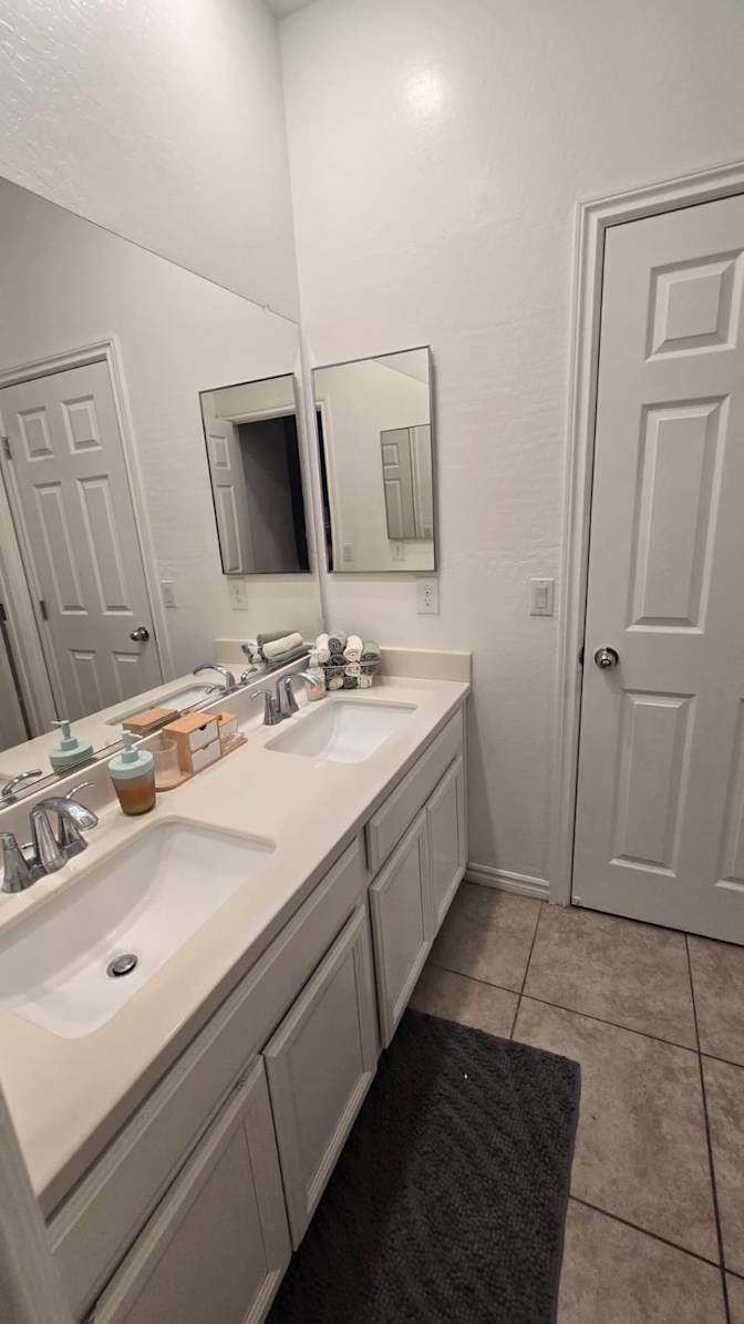 Caroline's room