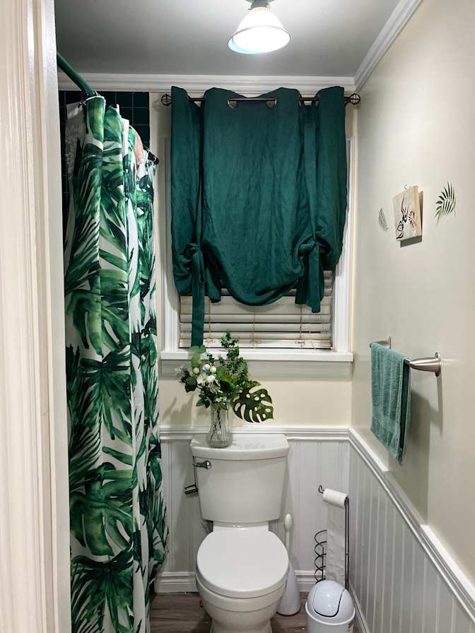 Ria Sena Demos's room