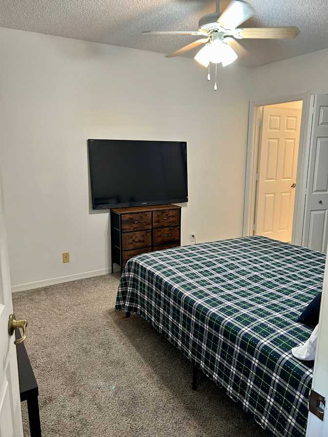 Furnished room with ensuite in a townhouse | Boynton... – Roomies.com