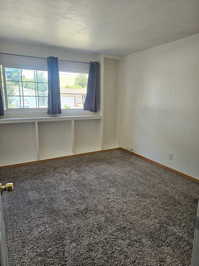 JEREMY's room