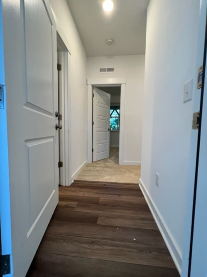 Alcove Rooms's room