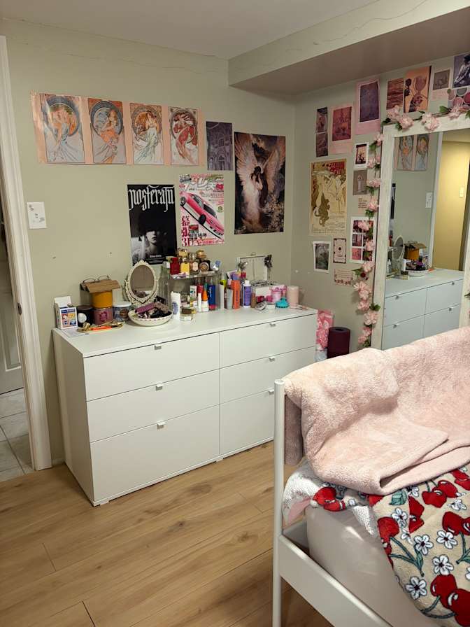 Yanina Kharytanovich's room