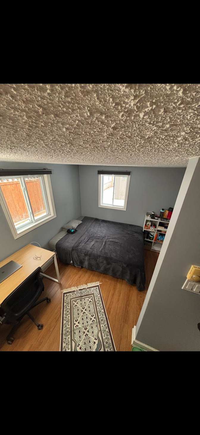 Aws's room