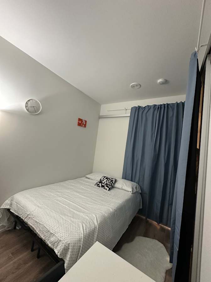 HT GLOBAL HOUSING's room