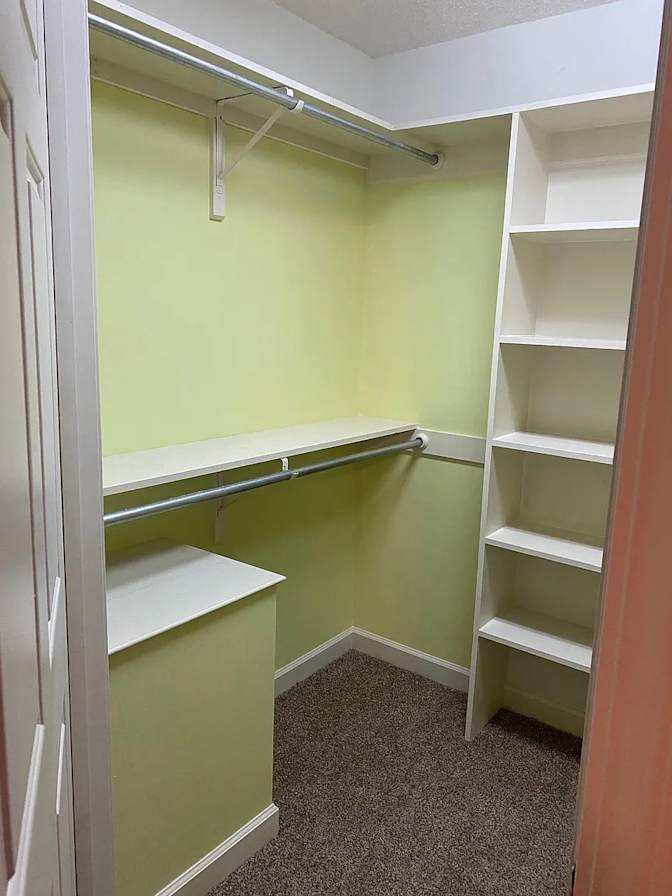 Alcove Rooms's room