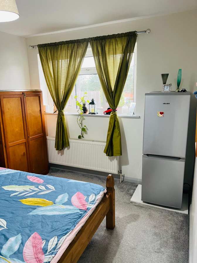 Shalem Dmonte's room