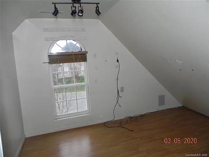 Alcove Rooms's room