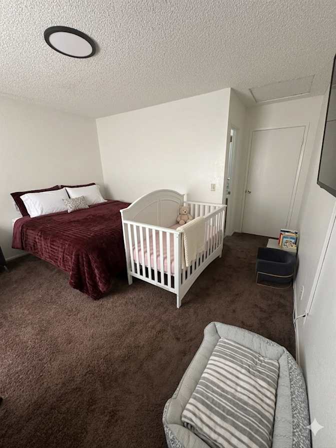 Mauricio's room