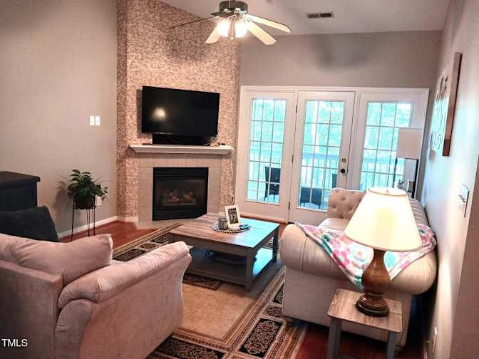 Alcove Rooms's room