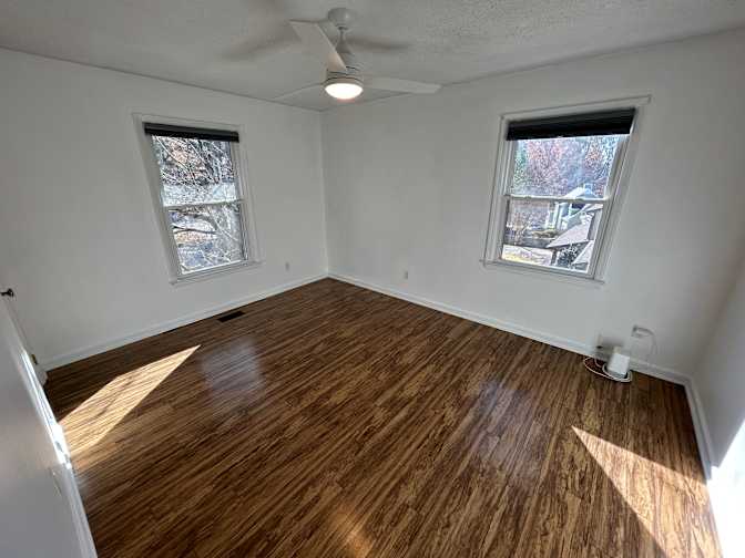 Alcove Rooms's room