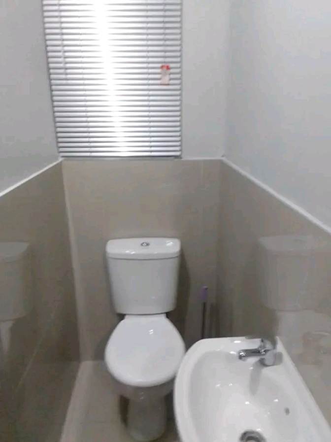 Thulani's room