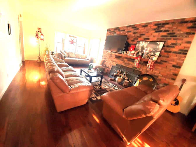 European Home - Roommate Needed's room