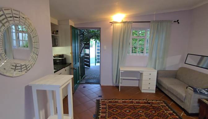 Green Point Tree House's room