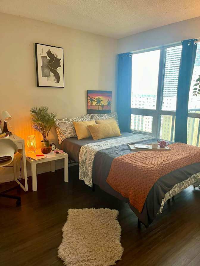 Alona's room
