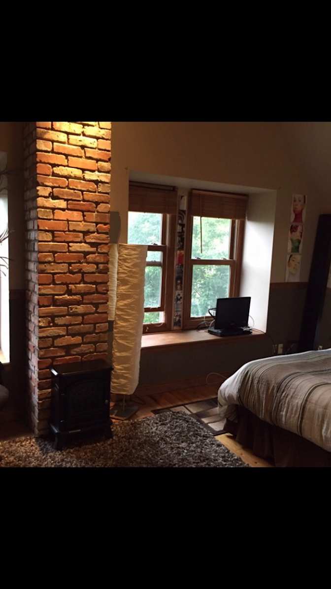 Leslie's room