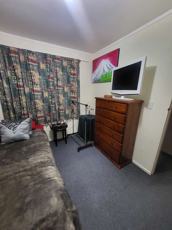 Tarnz Nuku's room