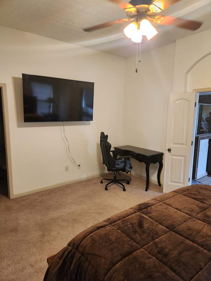 Julian E Ordonez's room