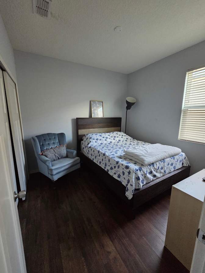 Luis's room