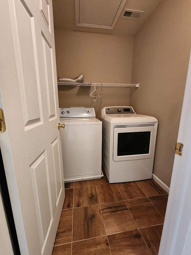 Alcove Rooms's room