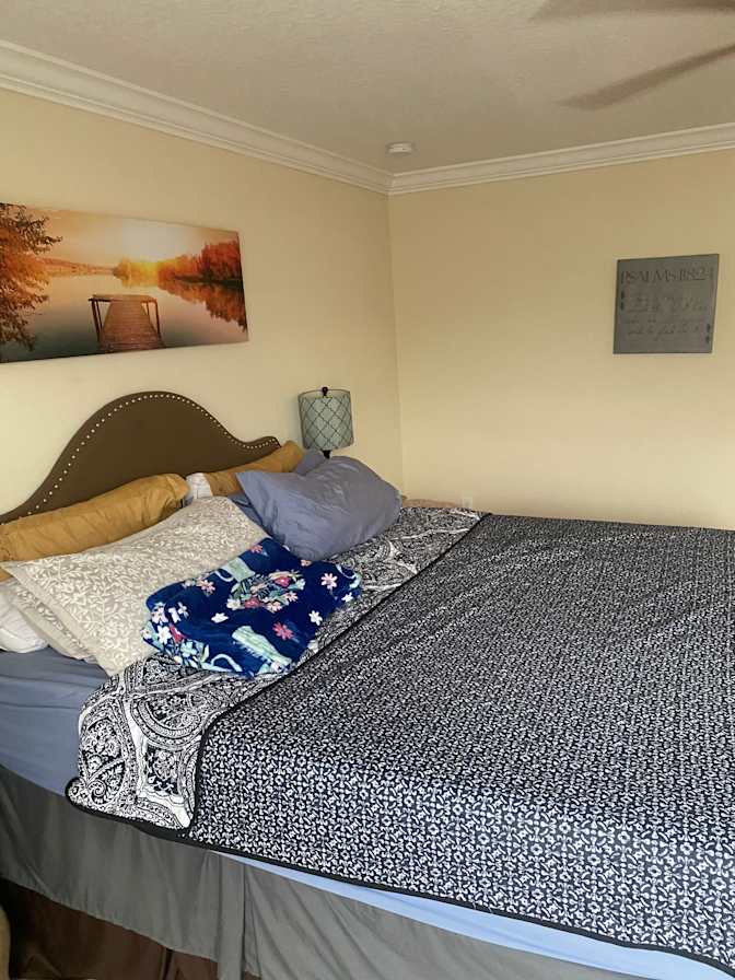 Glenesto's room