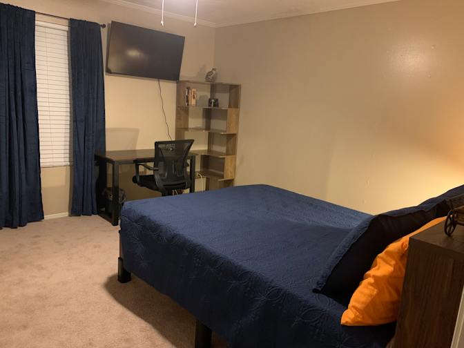 Alicia Thomas's room
