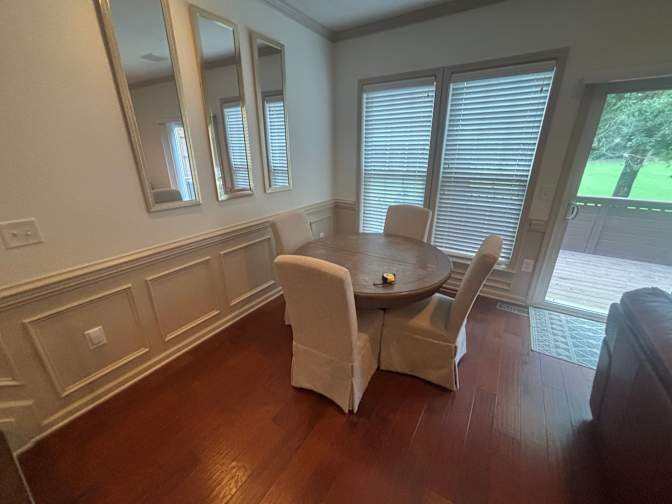 Alcove Rooms's room
