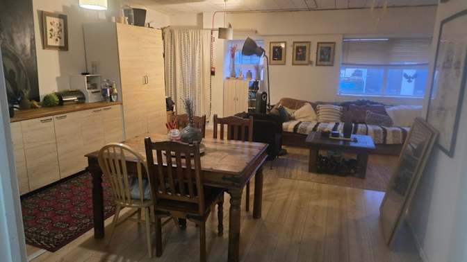 Shade's room