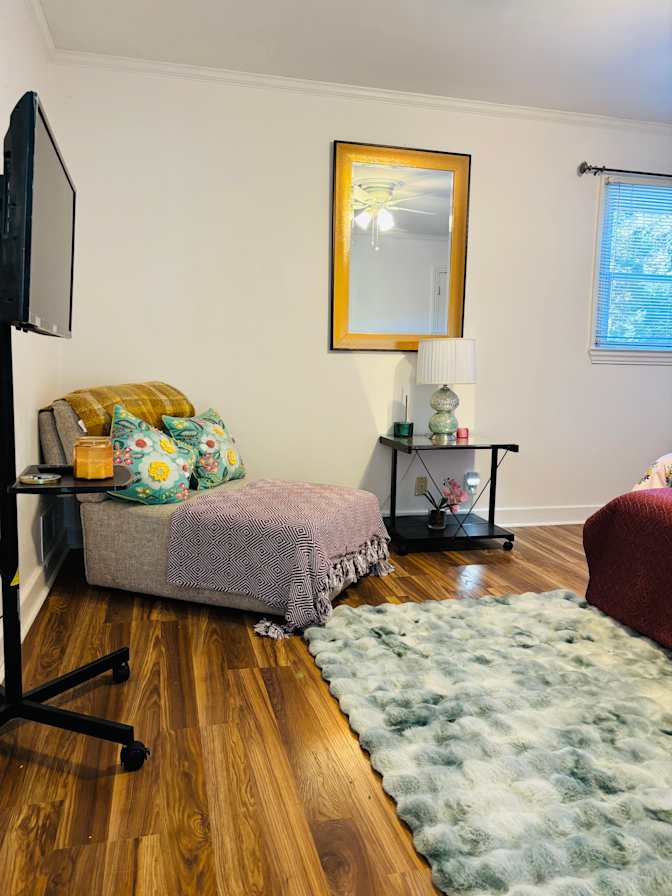 Tee's room