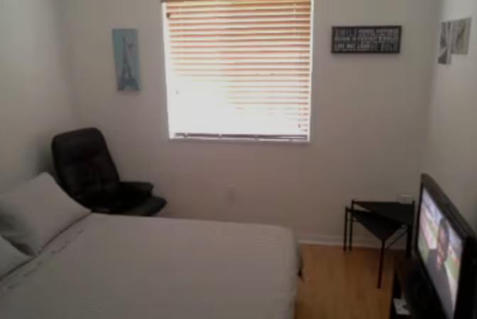 Andres's room