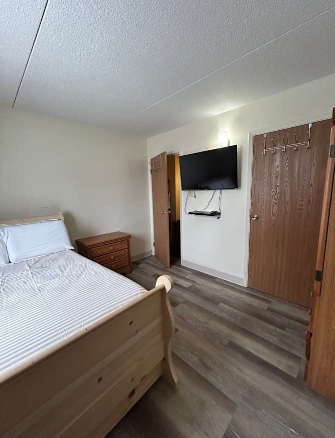 Mercedes's room