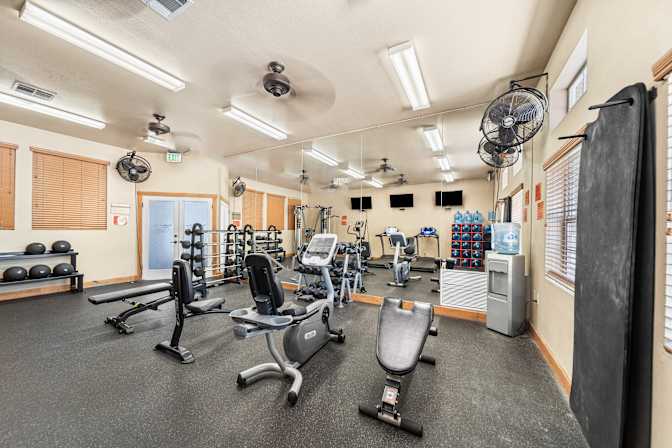 Highland Village Apartments's room