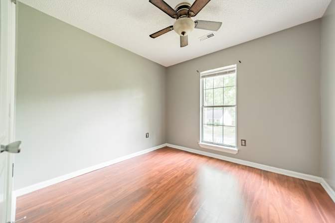Alcove Rooms's room