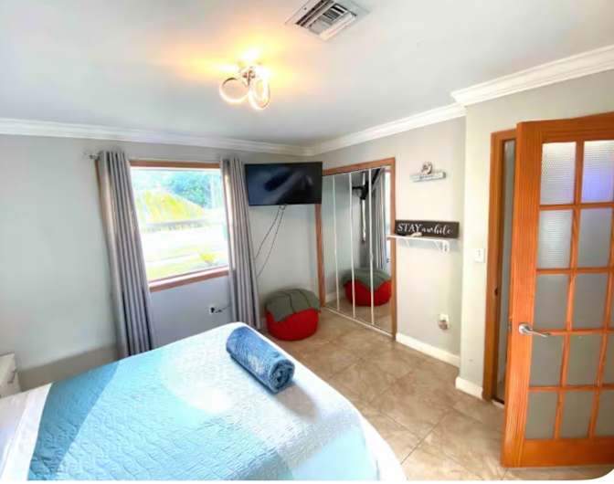 Mauricio santiago's room