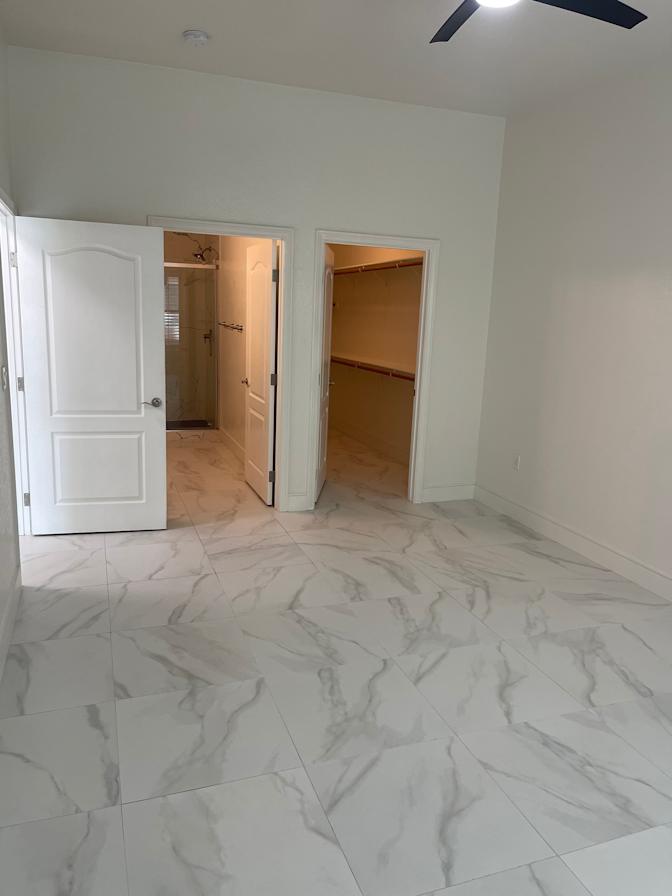Suavek's room