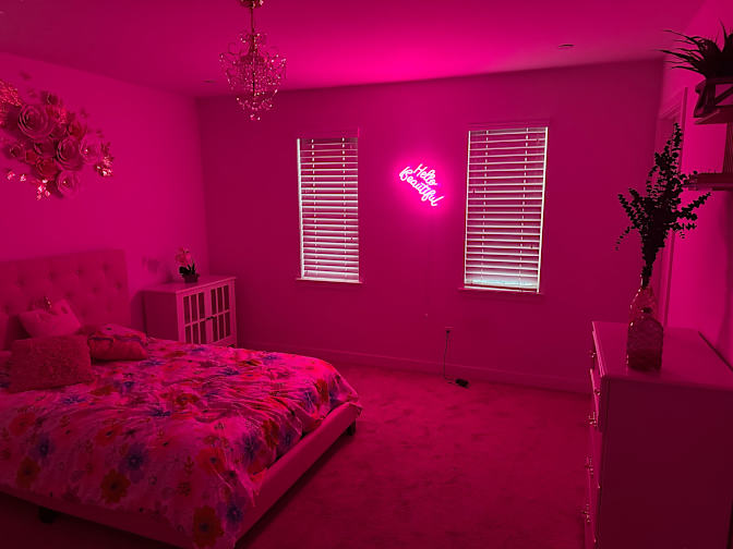 Damien D's room