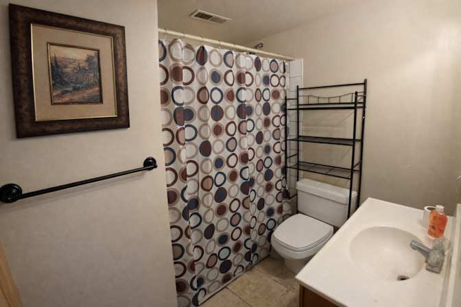 Leslie's room