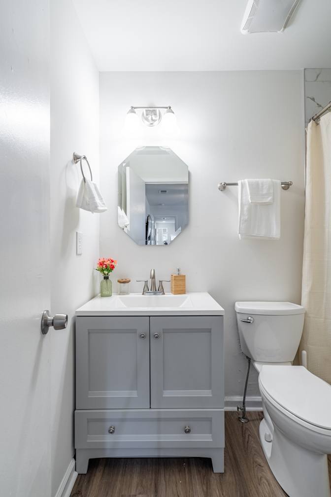 Alcove Rooms's room