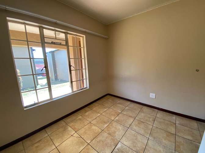 Nehemiah Edjuku's room