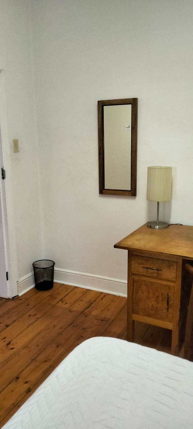 Leslie's room