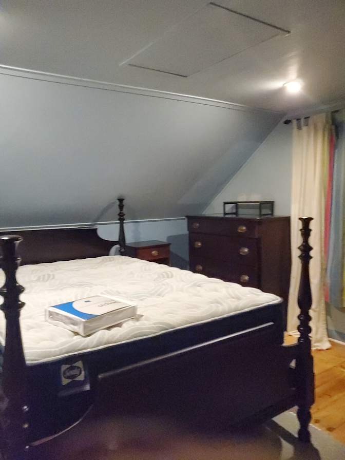 Leonore's room