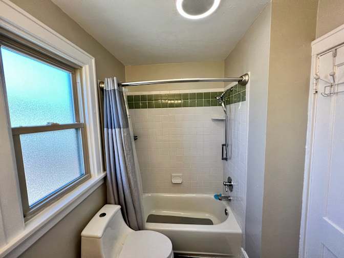 Cincy Furnished Stays's room
