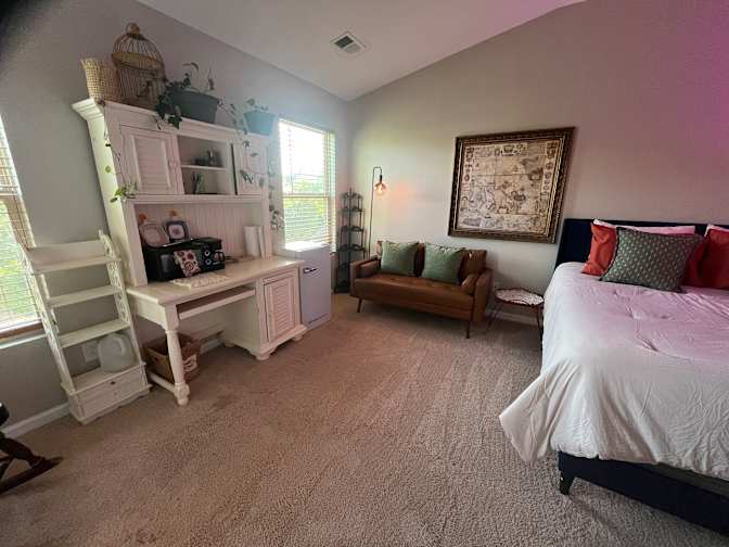 Room for Rent's room