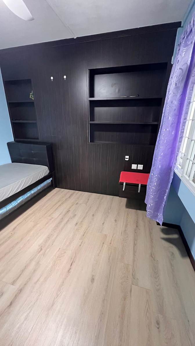 Viknes's room
